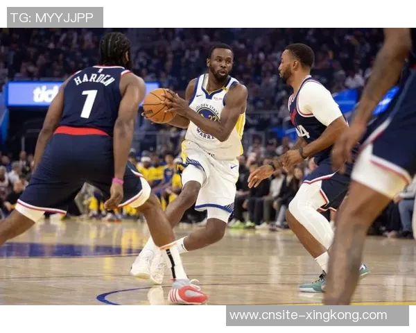 维金斯表现不佳13投7中仅得17分9篮板6助攻2盖帽5失误令人失望