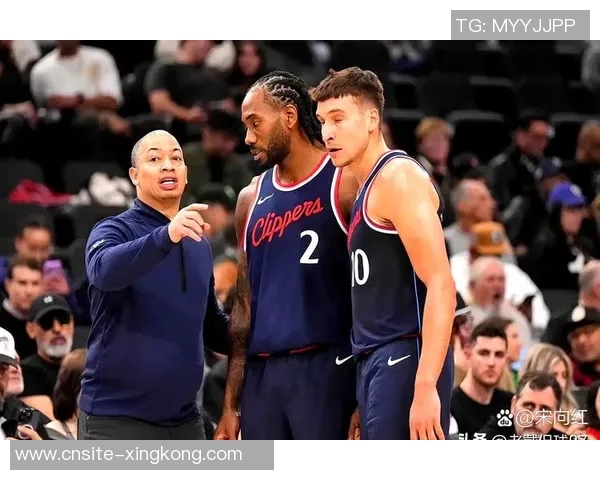 小卡状态火热近三场场均37分钟贡献317分93板47助命中率高达52